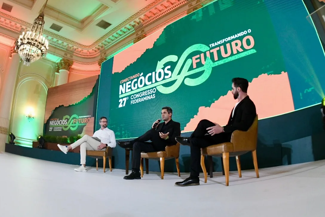 Iverson Alves participando de painel empresarial durante o Congresso Federaminas.